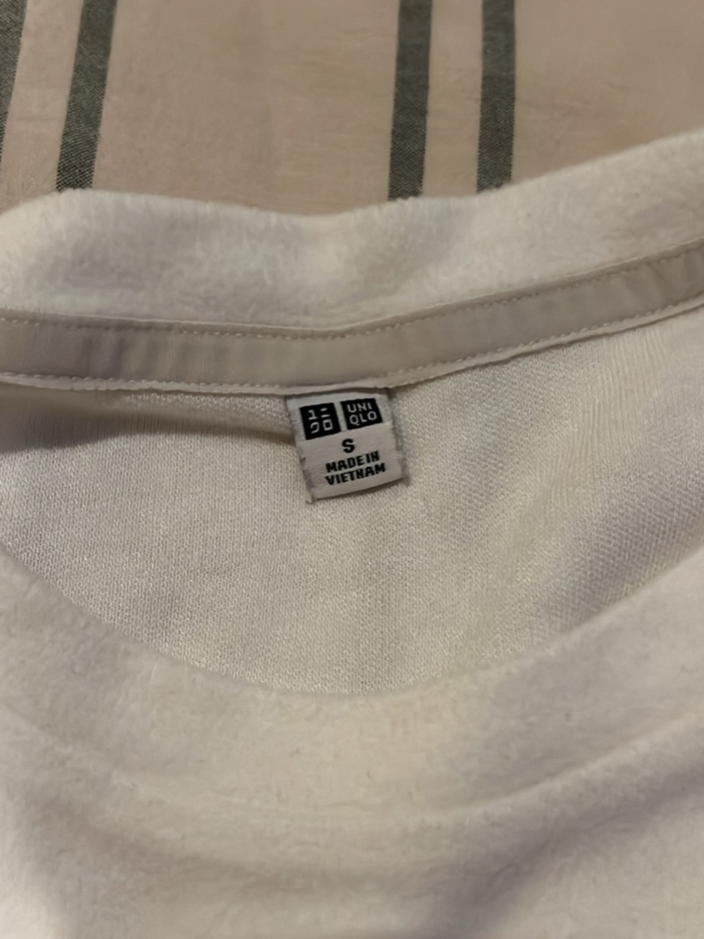 UNIQLO Women’s White Soft Crewneck Sweatshirt - Small